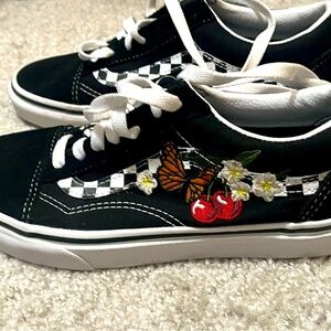 Vans Old Skool Butterfly Cherry Floral Embroidered – Women’s 7 / Men’s 5.5